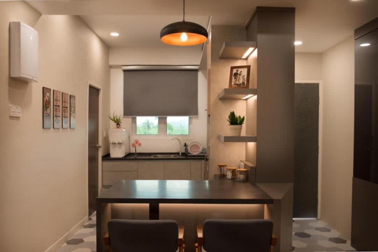 Designer Suite Apartment Seaview 10Pax Families Suite Куах Екстер'єр фото